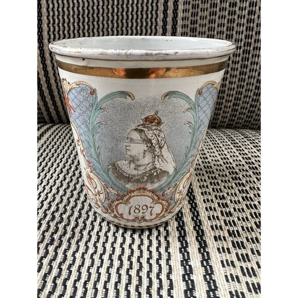1897 Rare Antique Queen Victoria Diamond Jubilee Souvenir Enamel Cup Gilded - Picture 3 of 6